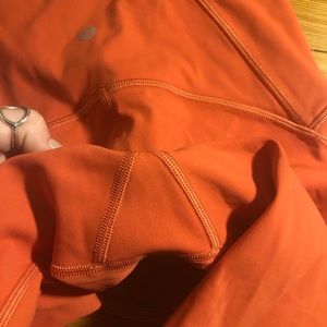 Super cute Lululemon pink legging size 2 in great condition like new without ta